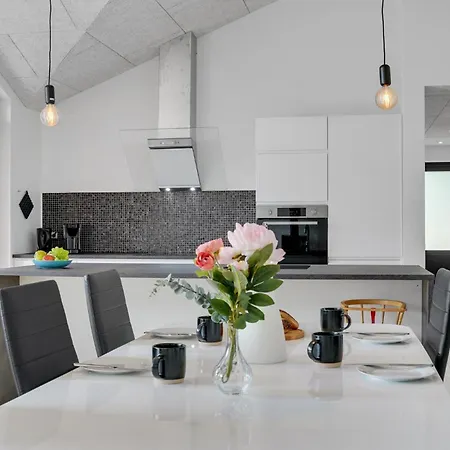 Lovely In With Wifi Holiday home *